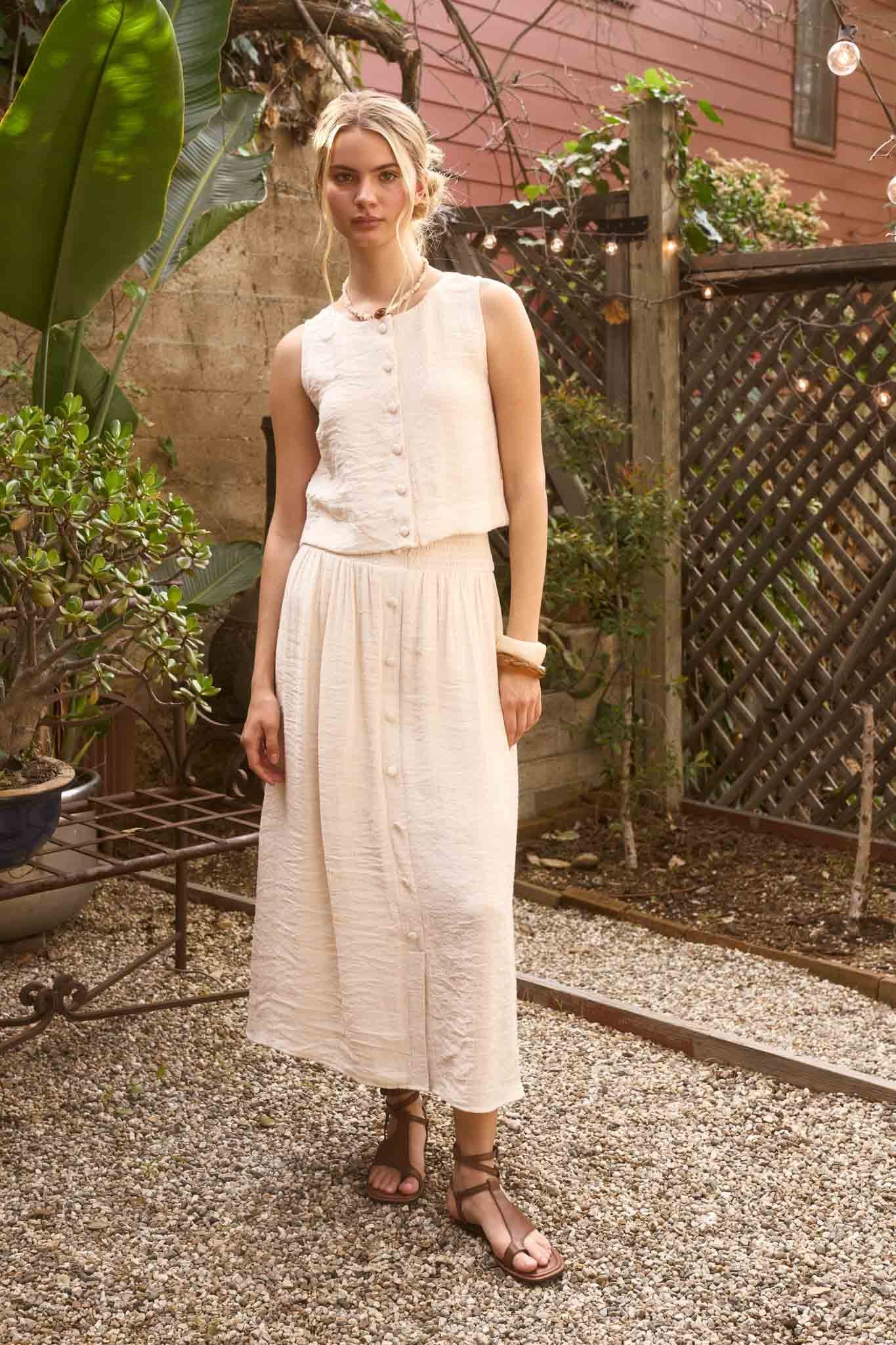 THE TEXTURED BUTTON DOWN SLEEVELESS TOP