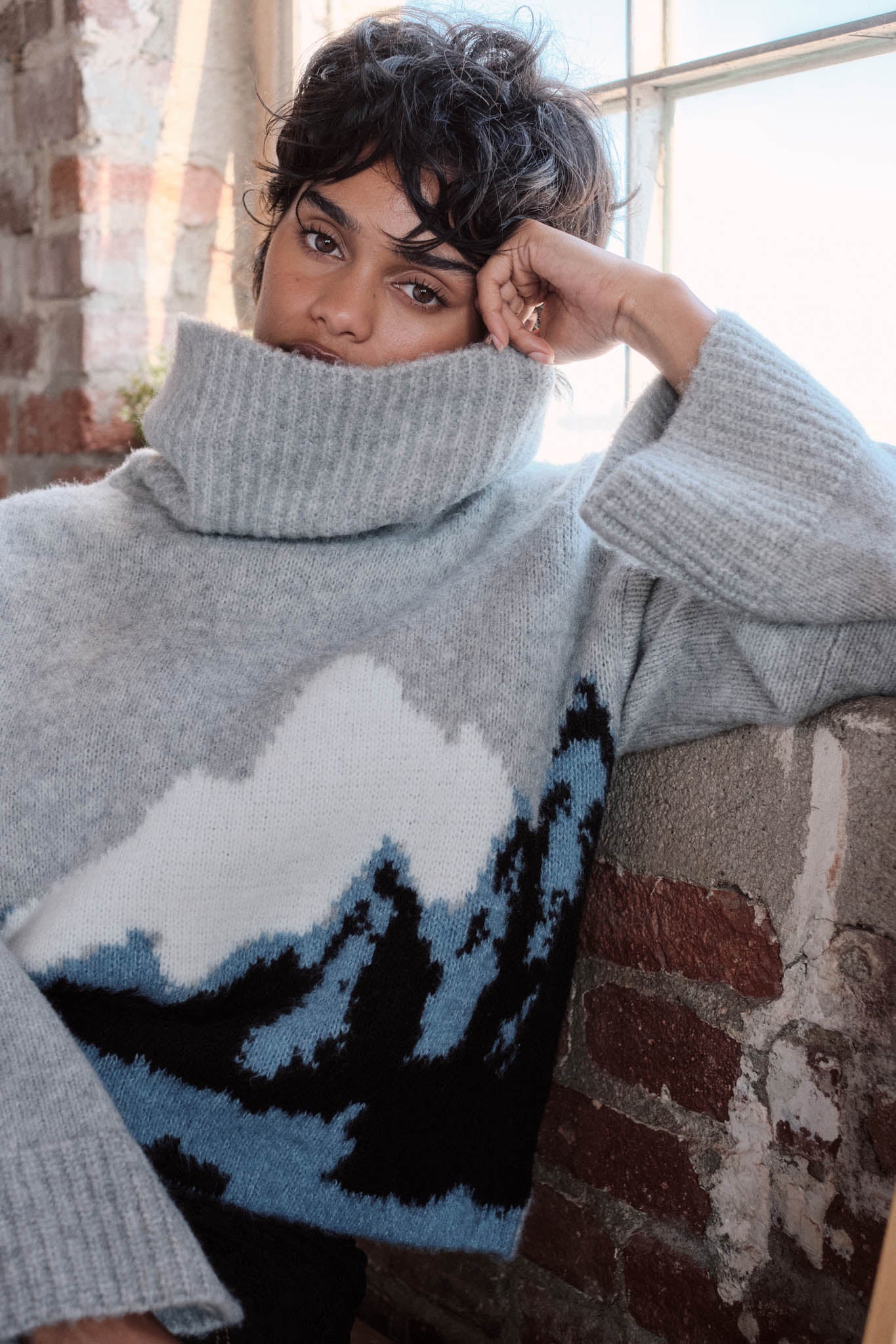 MOUNTAIN JACQUARD KNIT TURTLENECK SWEATER | GREY
