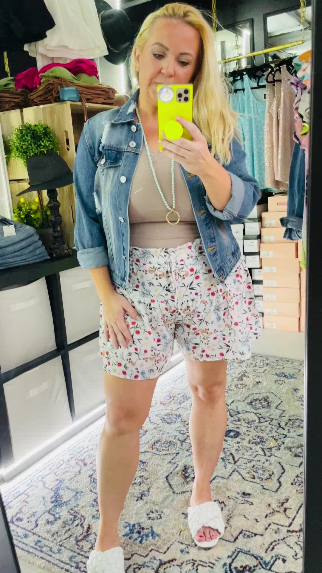 Load and play video in Gallery viewer, FLORAL SWING SHORTS
