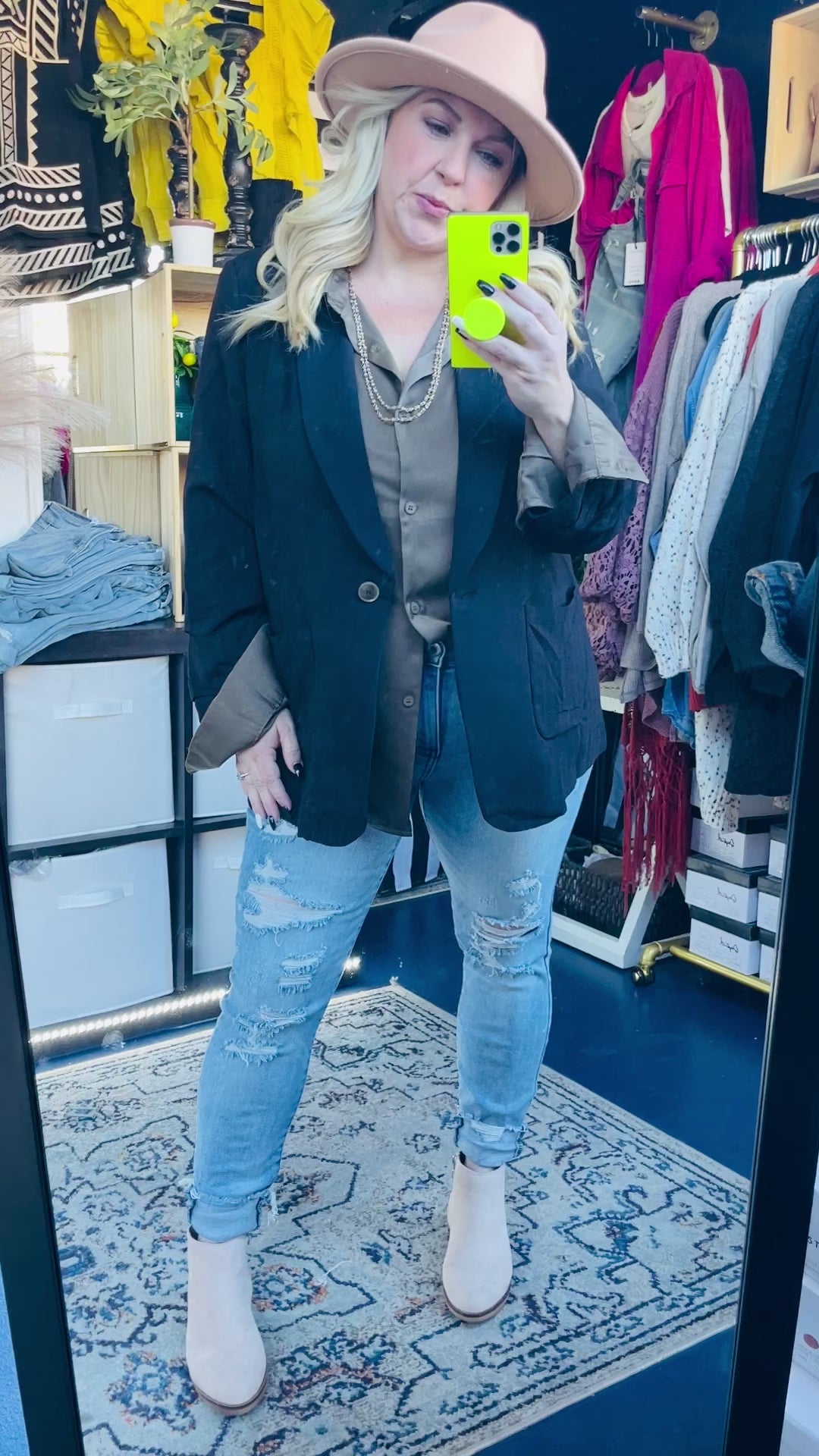 Load and play video in Gallery viewer, TEXTURED BLAZER - BLACK
