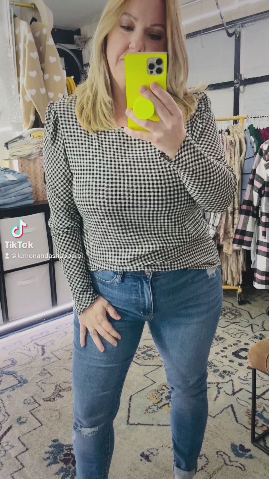 Load and play video in Gallery viewer, LONG SLEEVE PLAID TOP
