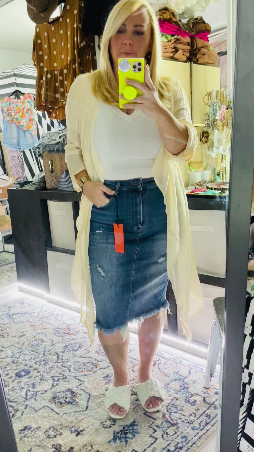 Load and play video in Gallery viewer, LIGHTWEIGHT CARDIGAN - OATMEAL
