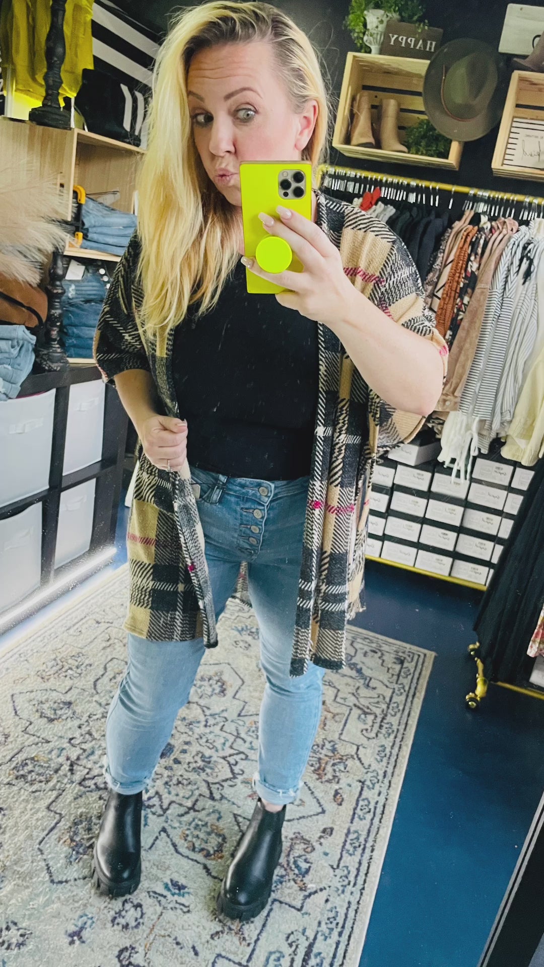 Load and play video in Gallery viewer, PLAID OPEN FRONT CARDIGAN
