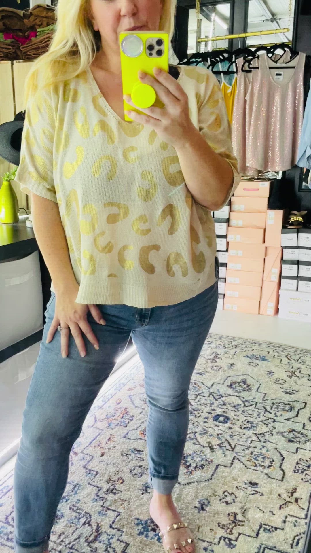 Load and play video in Gallery viewer, GOLD LEOPARD KNIT TOP
