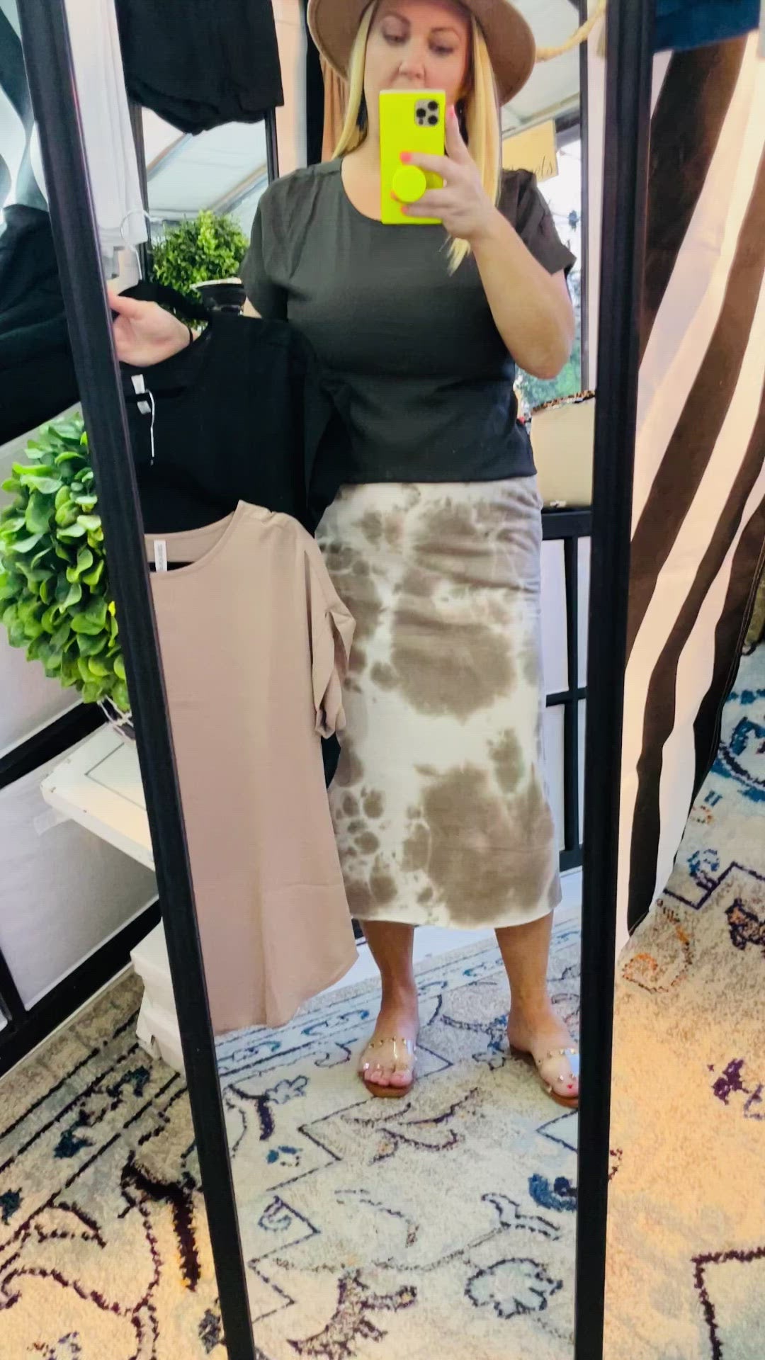 Load and play video in Gallery viewer, TIE DYE MIDI SKIRT
