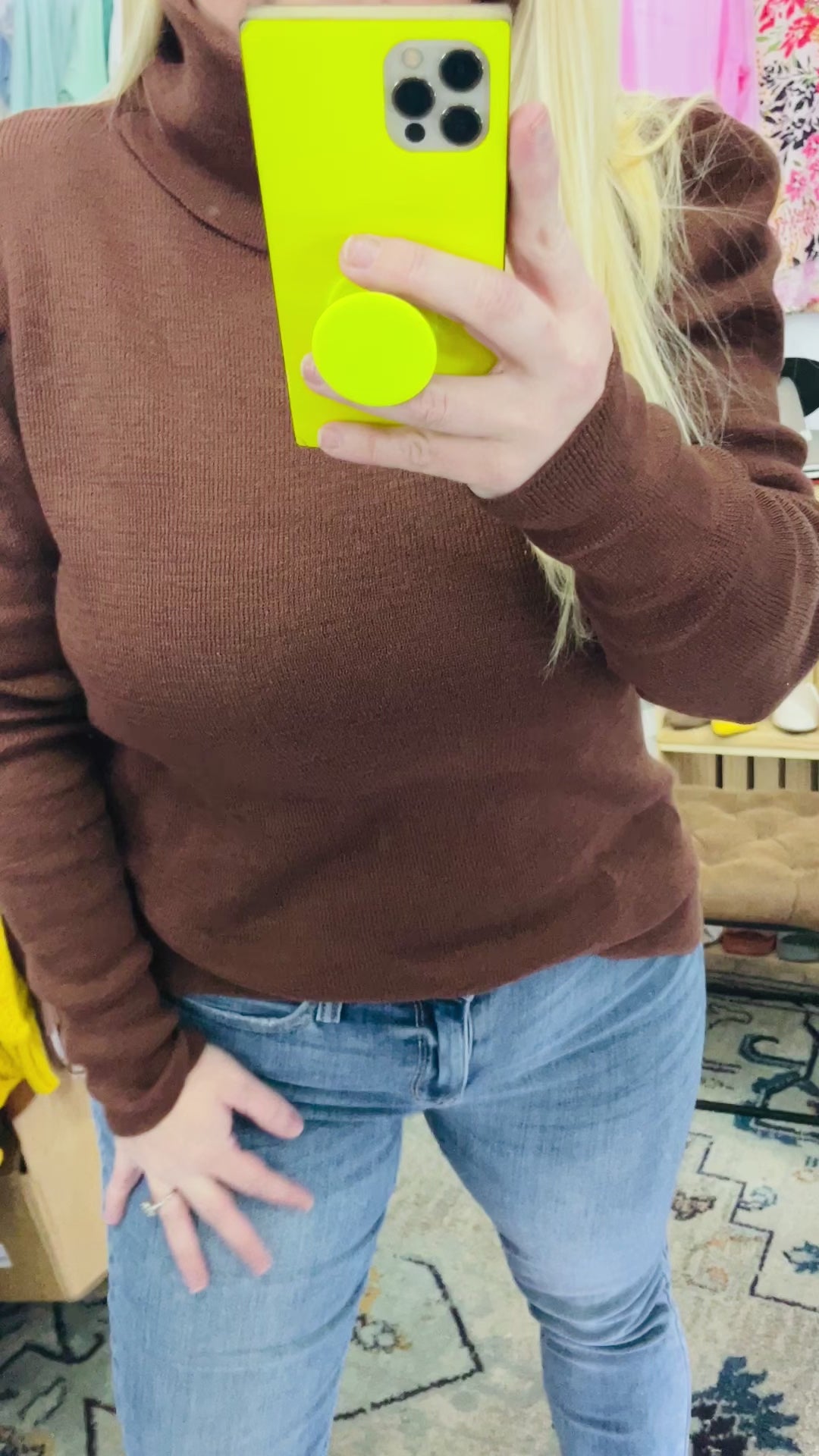 Load and play video in Gallery viewer, PUFF SHOULDER SWEATER
