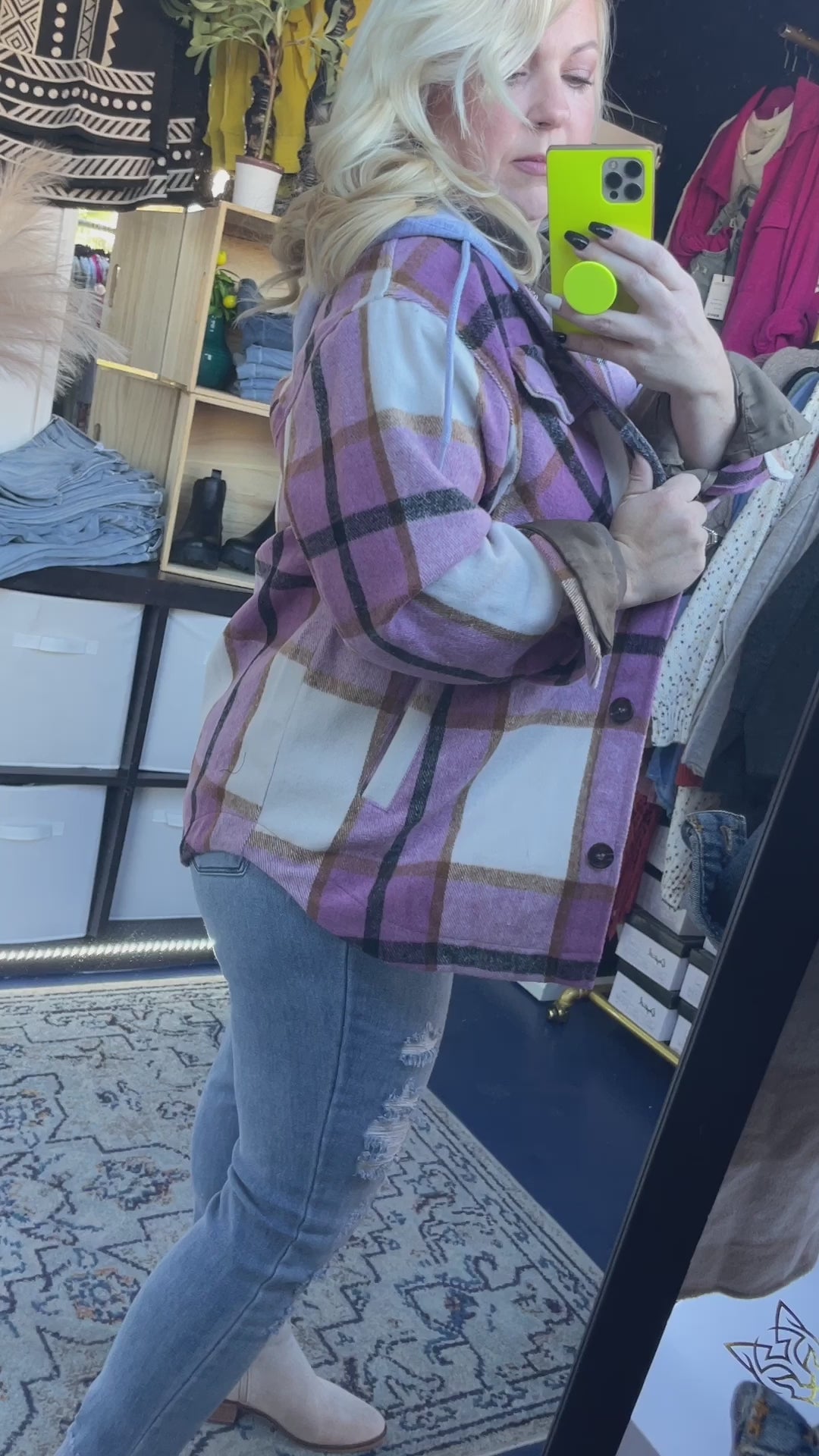 Load and play video in Gallery viewer, PLAID HOODED SHACKET - PINK
